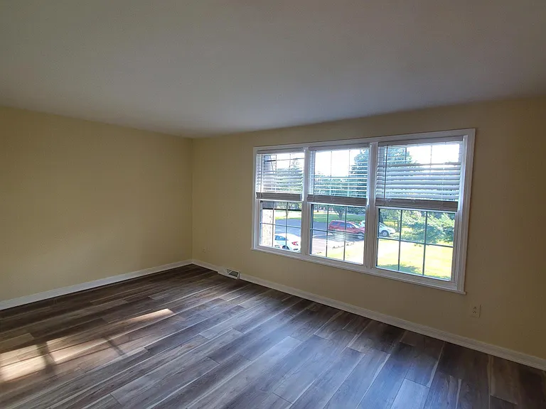 Chestnut Hls — Photo 24