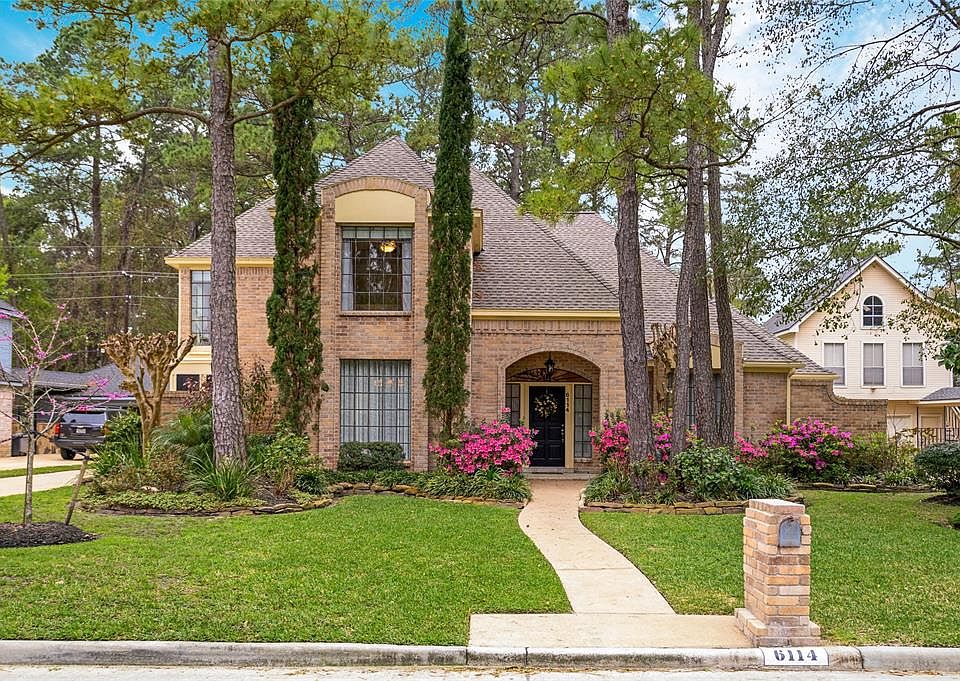 6114 Willow Pine Drive in Spring Creek Oaks