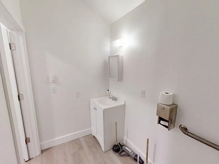 11518 NE Sandy Blvd — Photo 5