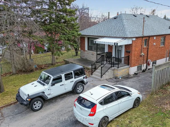 229 Flora Dr, Toronto, ON M1P 1B2