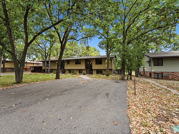 4th image of 829 Golf View Ln APT 3