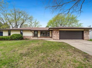4474 Applewood Ln, Loves Park, IL