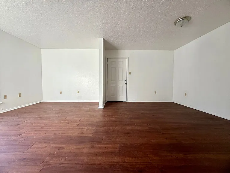 Bellwood Haven Apartment Community — Photo 38