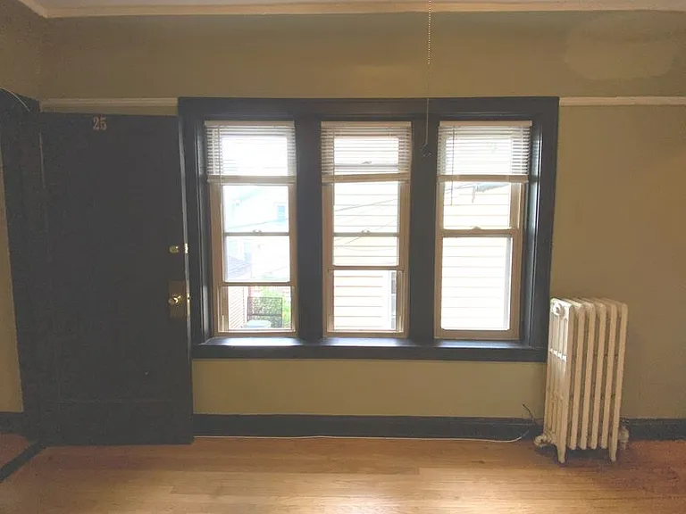 1527 Marshall — Photo 36
