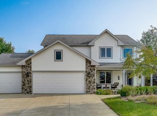 217 Shore Cir, Oconomowoc, WI 53066