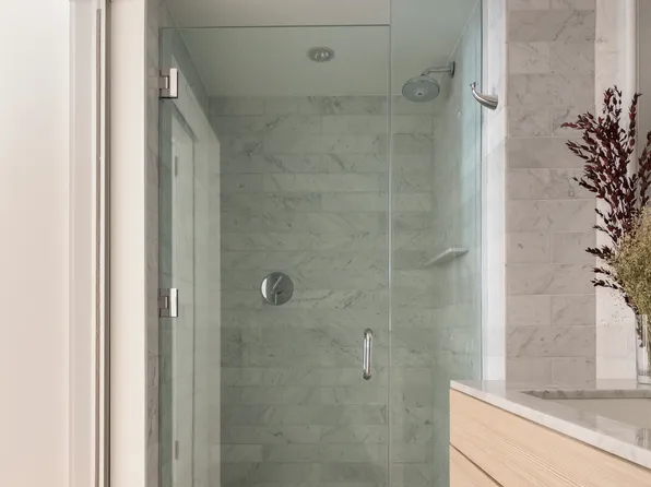 234 East 46th Street image 7 of 20