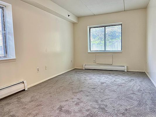 5th image of 1835 Needham Ave APT 2E