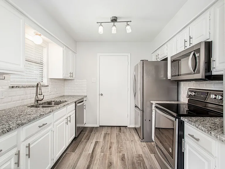 1016 Willowbrook Trl — Photo 10