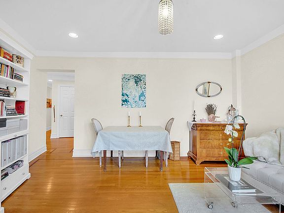 4th image of 725 Riverside Dr APT 4D