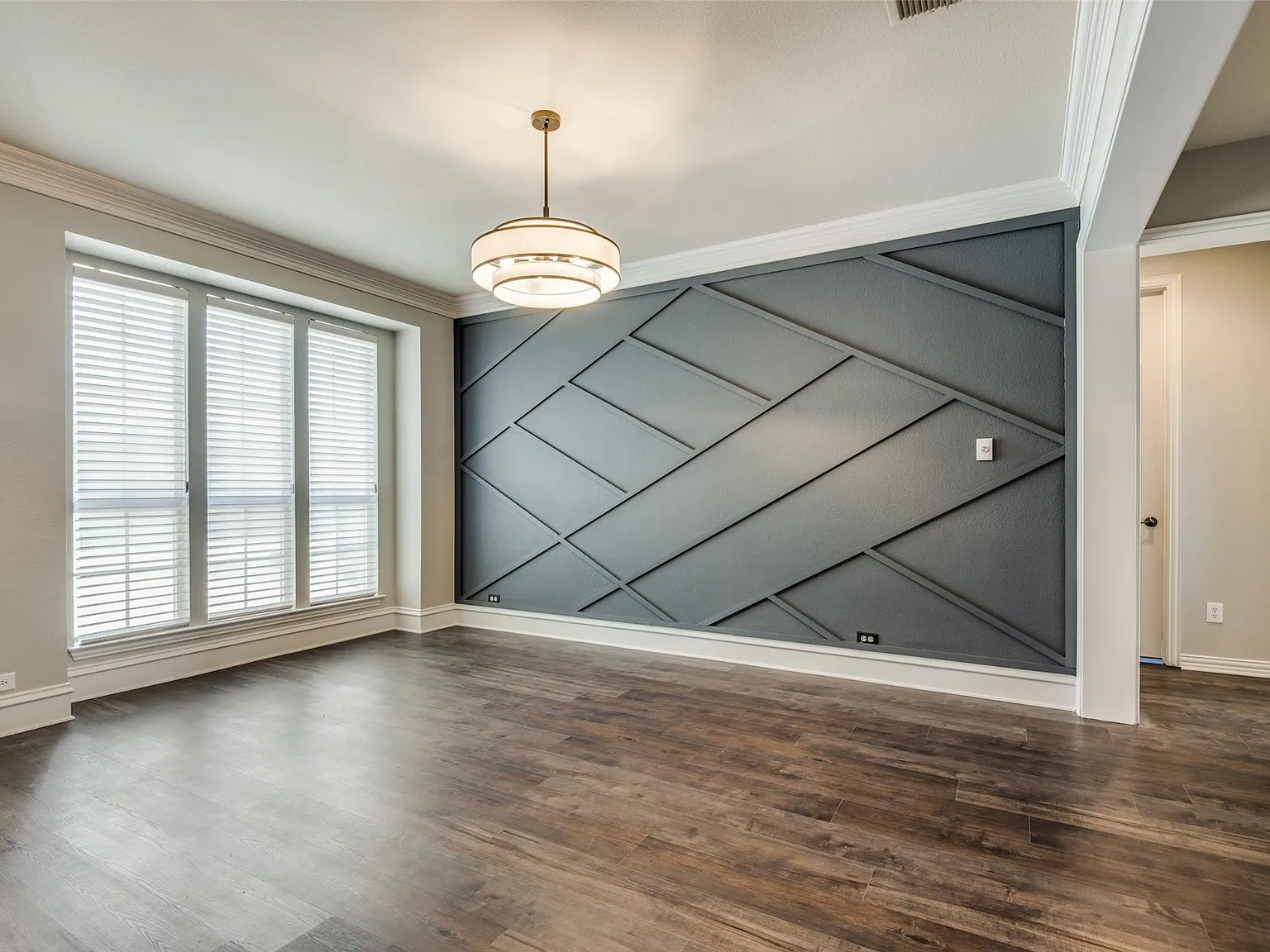 5 bed, 4.0 bath, 3678 sqft, $4,200 — Photo 2