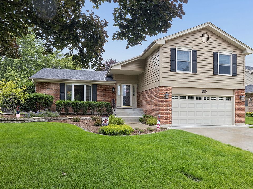 1st image of 449 Farnham Ln