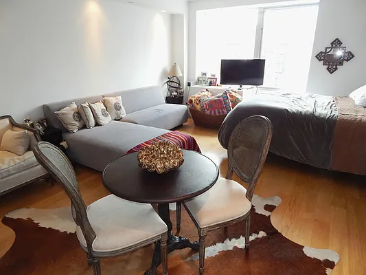 Rented by Hans Futterman, LREB | media 32