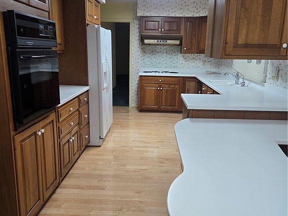 5th image of 13 Knollbrook Ln E