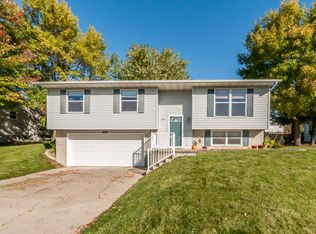 405 Valley Dr, Center Point, IA 52213