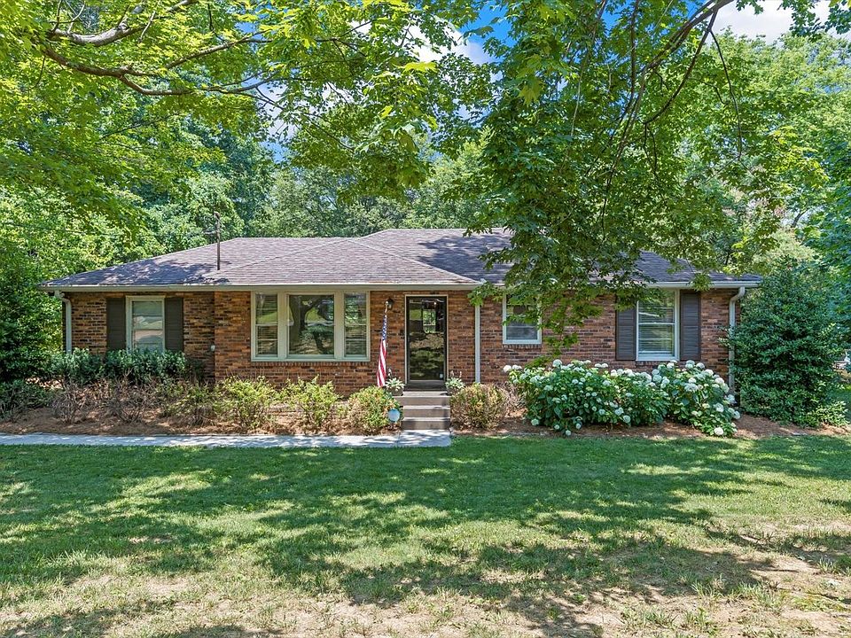 1st image of 624 Barrywood Dr