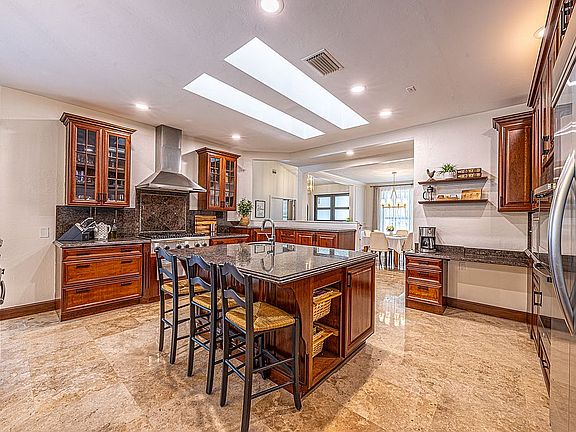 5th image of 1985 Parkside Cir S