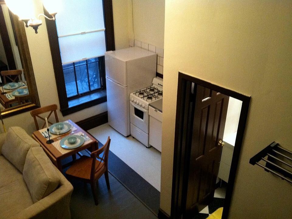 1st image of 132 W Court St APT 5