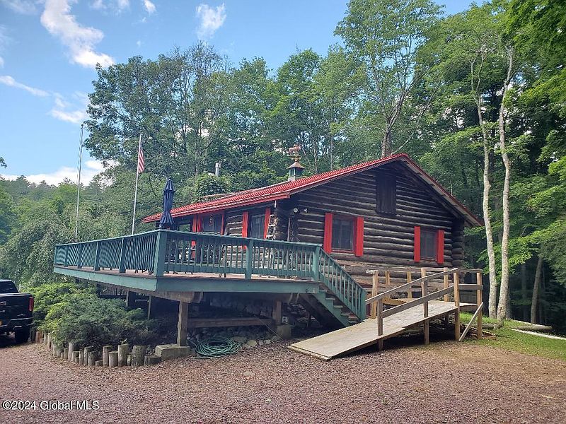 4th image of 831 Trout Lake Road