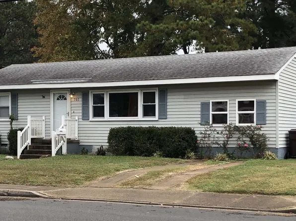 703 Sparrow Rd, Chesapeake, VA 23325