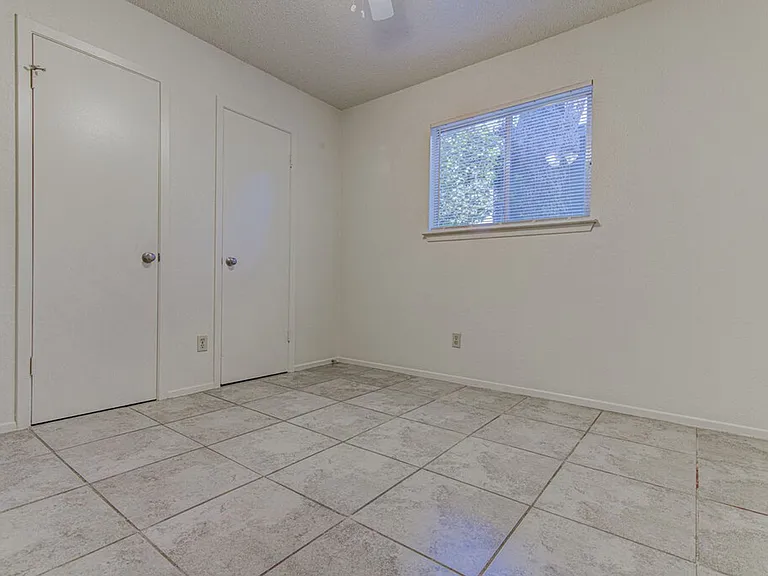 824 King Albert St — Photo 13