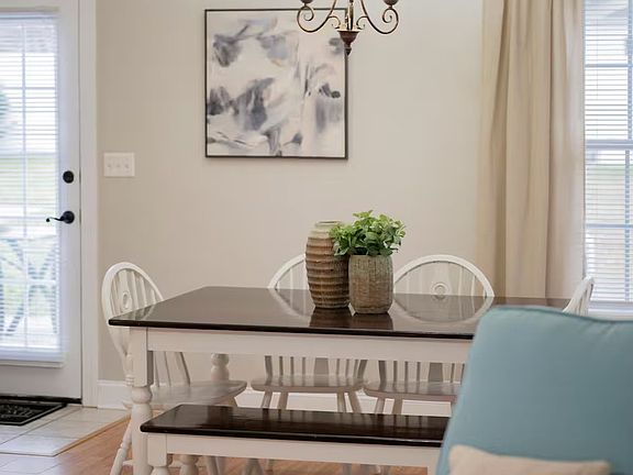 4th image of 102 Wyndpark Cir