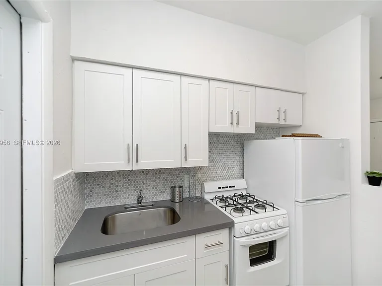 770 NE 123rd St #19 — Photo 8