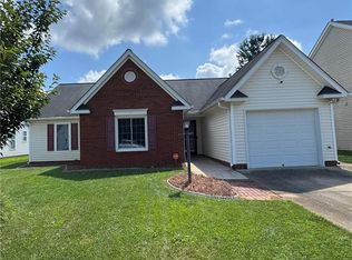 5715 Fox Chase Dr, Winston Salem, NC 27105