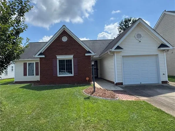 5715 Fox Chase Dr, Winston Salem, NC 27105