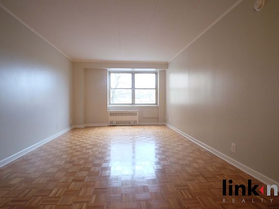 2nd image of 30 Parkway W #2R