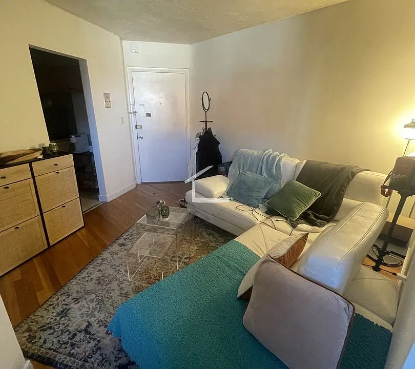 21-20 Armington St #21