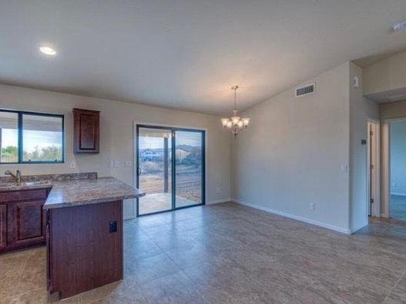 4th image of 29637 W Pierce St