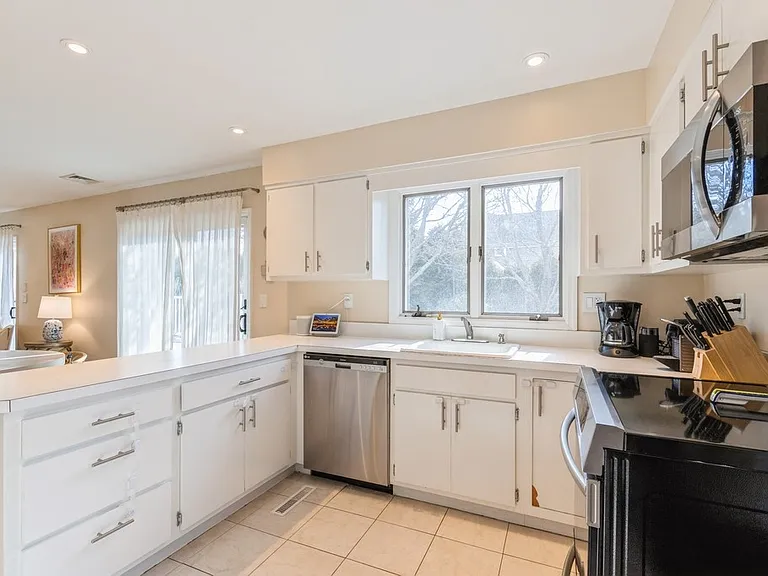 26 Long Springs Rd — Photo 10