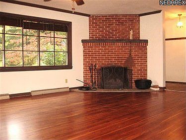 4th image of 889 Martindale Dr