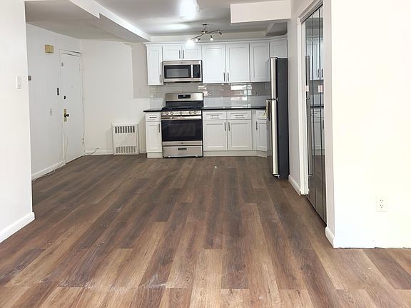 3rd image of 2068 E 56th St #1