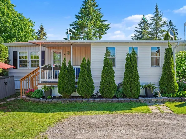 2 Kelly Sand Point, Ottawa, ON K0A 1B0