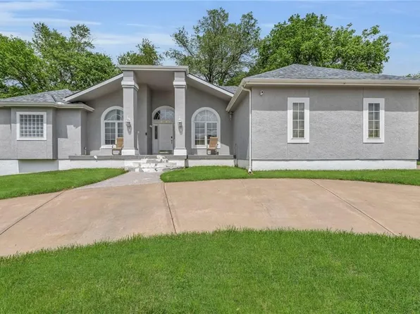 1608 E 59th Ter, Kansas City, MO 64110