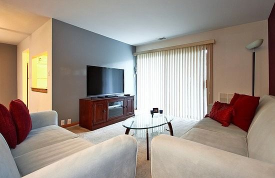 2nd image of 1025 Cottonwood Ct APT 1A