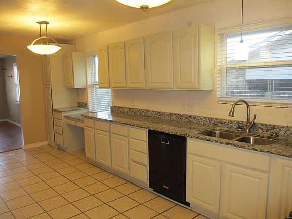 3rd image of 1308 Kingston Dr