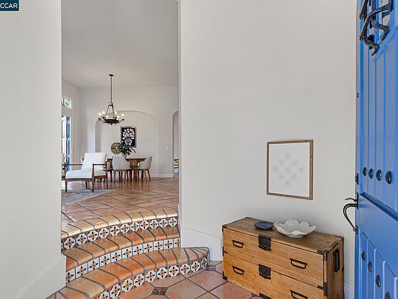 3rd image of 31 Maison Ct