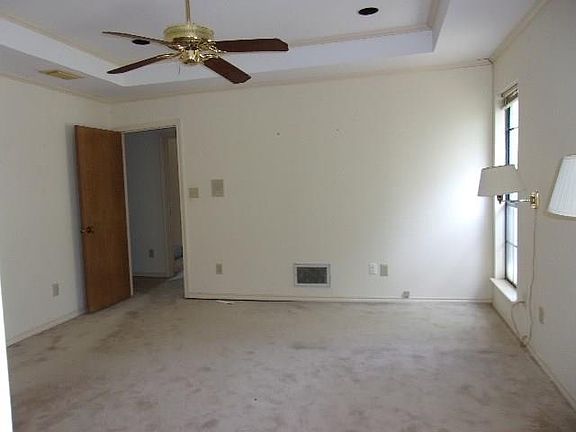 4th image of 2719 Gainesborough Dr