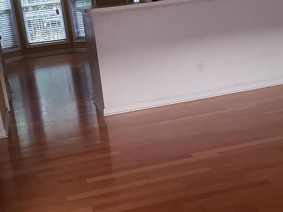 4th image of 190 Madeline Ct