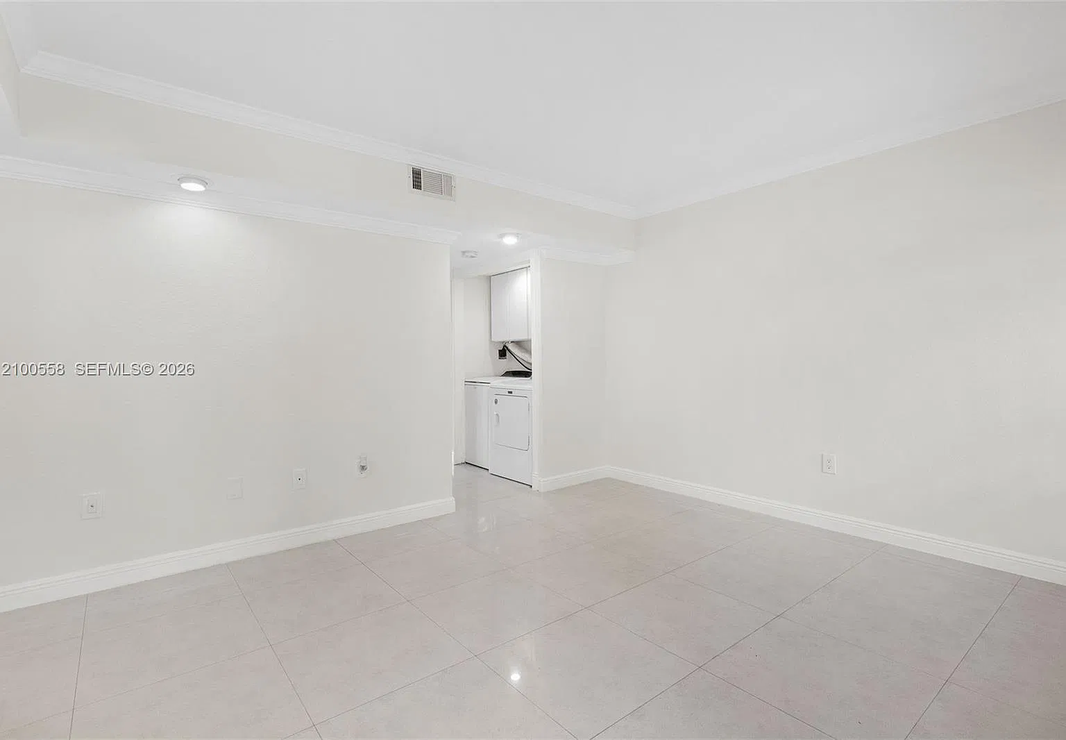 Espana Villas Condo — Photo 2