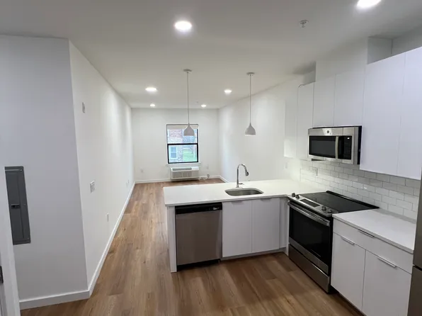 239 Freeway Dr #303, East Orange, NJ 07018