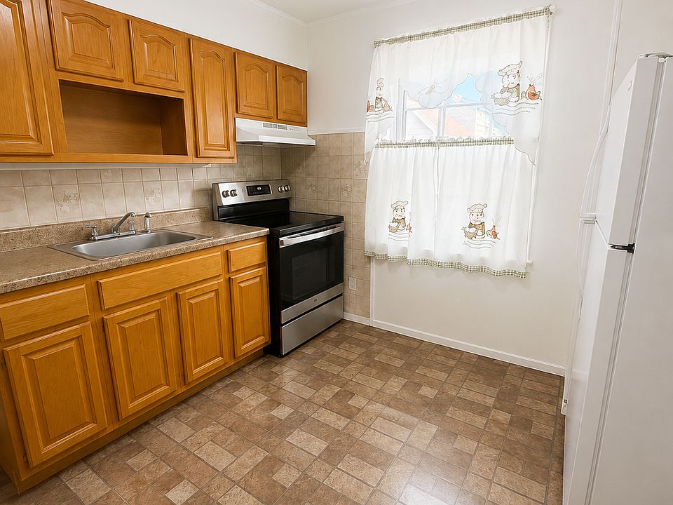 1st image of 10935 96th St #2L