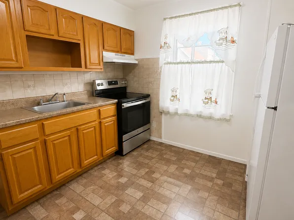 10935 96th St, Ozone Park, NY