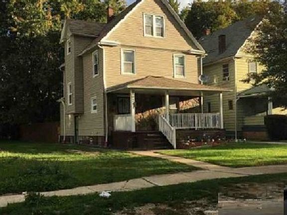 3rd image of 10713 Massie Ave