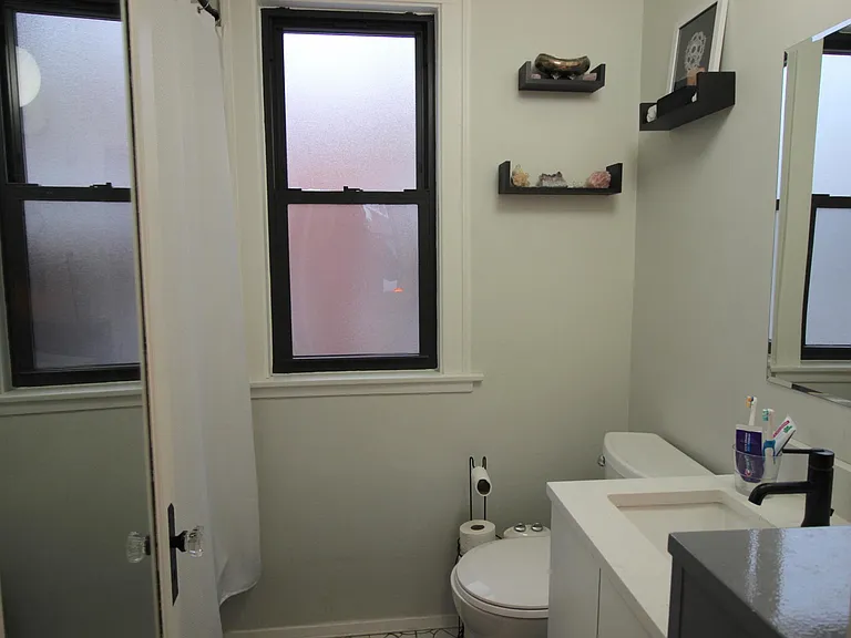 3056 N Honore St #1 — Photo 11