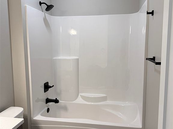 4th image of 620 Rock Ridge Rd