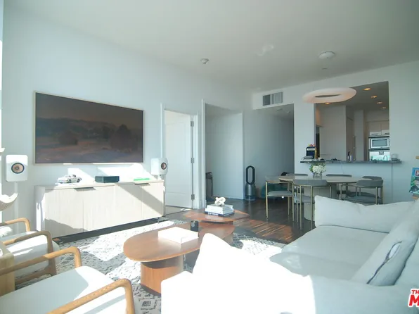 900 W Olympic Blvd, Los Angeles, CA