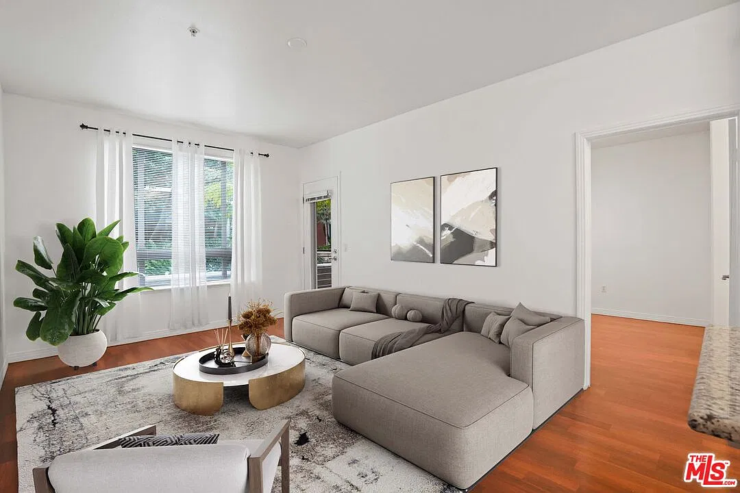 100 S Alameda St — Photo 1